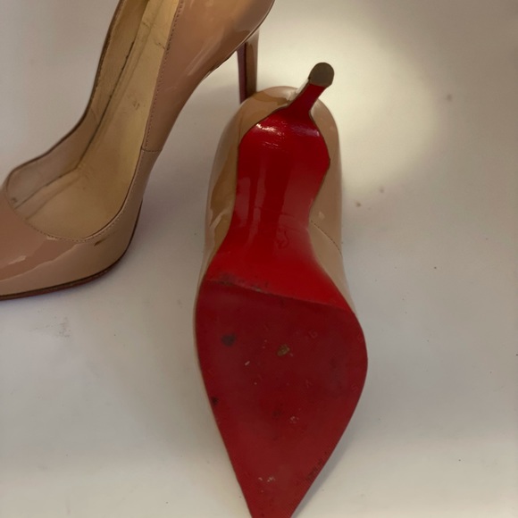 Christian Louboutin - Picture 8 of 9